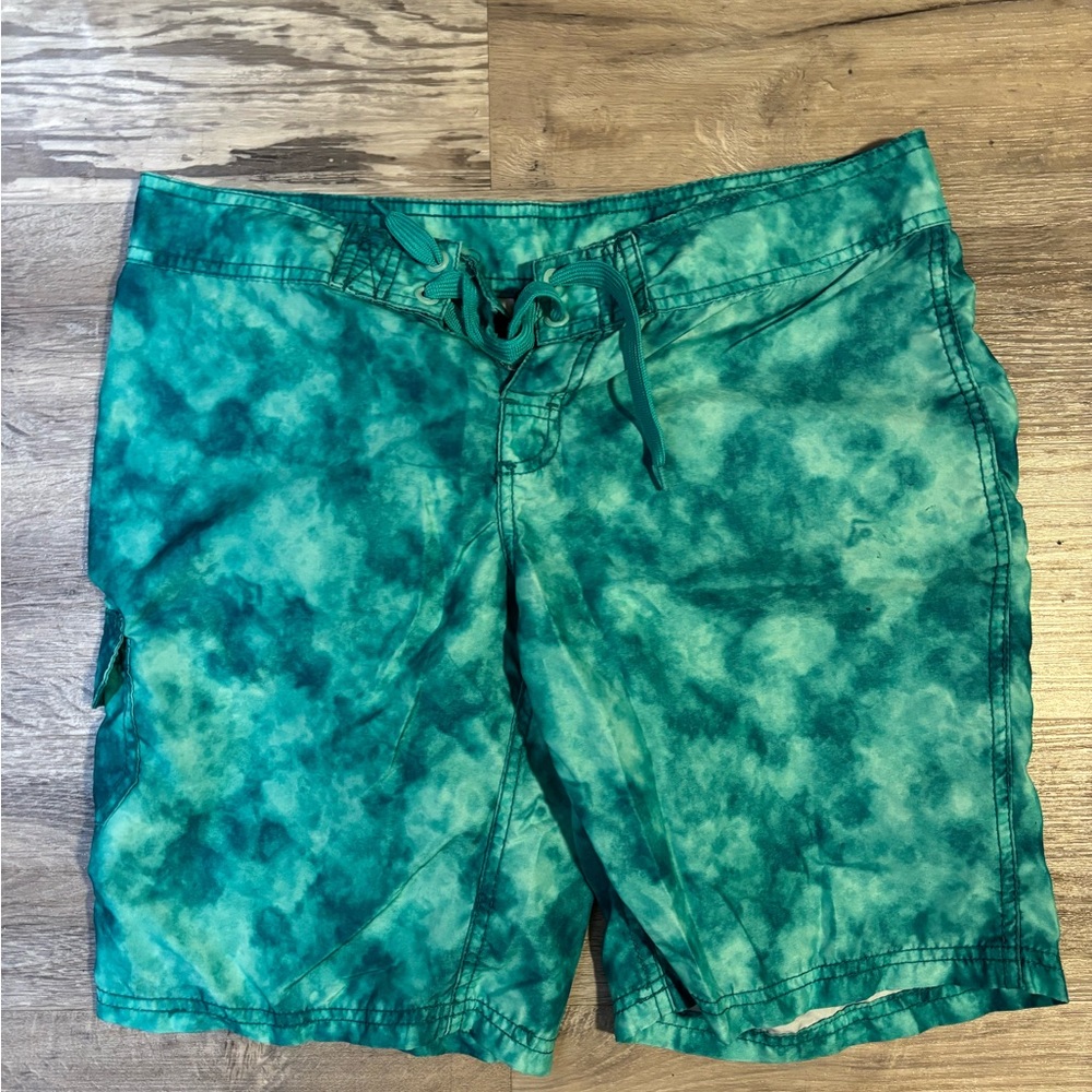 Green Hybrid Tie-Dye Shorts with Quick-Dry Fabric